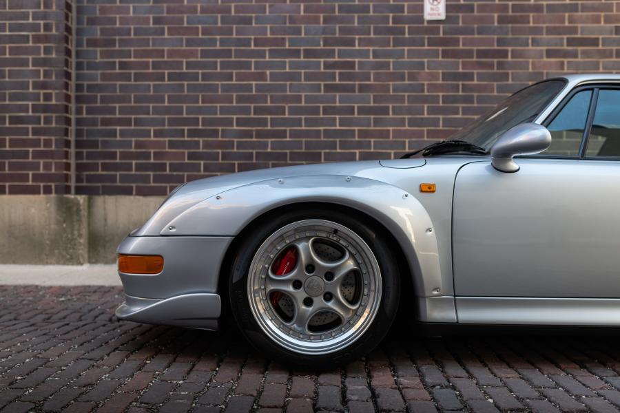 Детали экстерьера Porsche 911 GT2 (993) 1996 года  (фото 28 из 49)